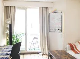 Bright Studio with Balcony Porte de Versailles