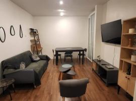 Appartement moderne avec cour extérieure Villemomble F3 59m2, hotel i Villemomble