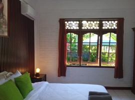 dè Dayuh Guest House, πανδοχείο στο Σανούρ