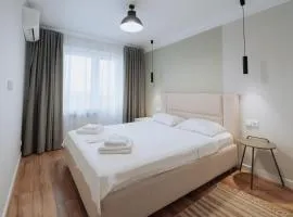 NEW City Center, 2BR Shops, Buses & Cafés