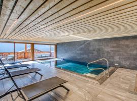 High-end apartment, private pool and spa, Hotel in Champéry