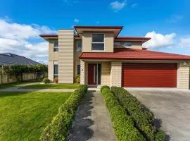 Architectural Retreat in Prestigious Whanganui