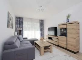 Lazurowa Charming Apartment with Parking & Garden in Warsaw by Noclegi Renters