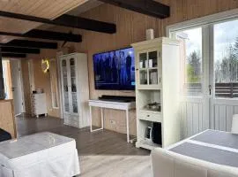 Spacious Summerhouse with Hot Tub & Garden