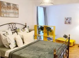 Yellow Studio - Calea Victoriei