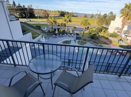Batemans Bay Getaway, hotel in Batehaven