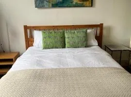 Large garden-view room, 20 min from Central London, in a stylish period property in Lee, with free parking and a friendly Jack Russell