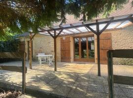 Gîte indépendant 4 à 6 personnes, hotel in Rouffignac Saint-Cernin
