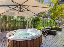 Jacaranda Amber The Vintage Golfside Luxe Villa