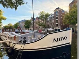Luxury suite on houseboat