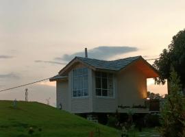 whispering roots resort, hotel v destinaci Jim Corbett