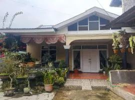 OYO 94841 Alodia Homestay Family