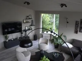 Family-Friendly 5BR Home with Free Parking & Balcony