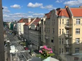 Windows to the City Stylish Apartment