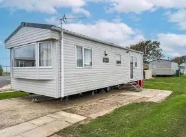 Modern 6 Berth Caravan At Sand Le Mere Park, Yorkshire Ref 71002D