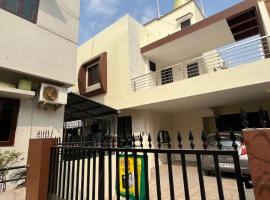 Ram Niwas Villa 3 Bedroom Home, villa in Vadodara