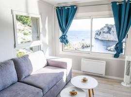 Cabanon, 2 chambres, terrasse et vue mer, Hotel in Le Rove