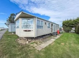 Superb Caravan At Steeple Bay Holiday Park In Essex, Sleeps 6 Ref 36081D