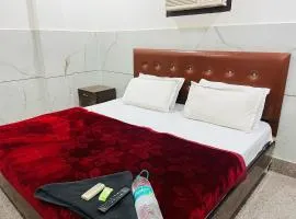 Stay Residency Green Park Metro Gate no 1