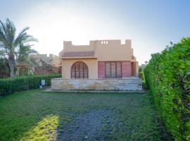 A stand-alone, 2-bedroom chalet designed for privacy and relaxation, ξενοδοχείο σε Dawwār ‘Abd Allāh