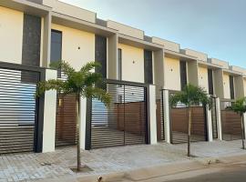 Moderno Loft com ar condicionado e vaga, hotel in Jacarèzinho