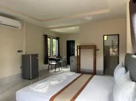 Baan klang suan at kantiang bay