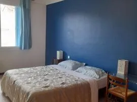 Double room, in an elegant house, Thuir centre, terraces view Canigou
