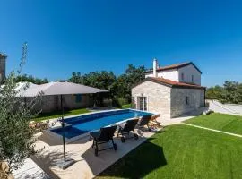 Villa Nina with private pool and BBQ near Poreč