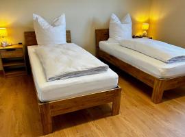 FEWO Unterm Stein - Ganzes Haus - 5 Schlafzimmer, hotel v destinaci Alheim