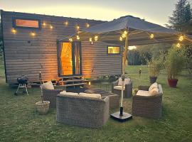Tiny House avec vue sur le rocher de Saignon, Luberon, caba&ntilde;a o casa de campo en Saignon