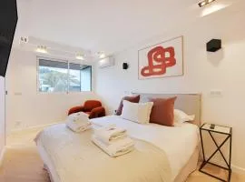 Charming Apt with AC & balcony