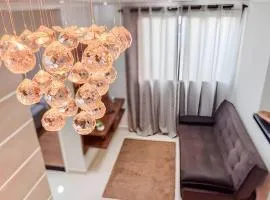 Apê elegante com ar, vaga e ótima localização