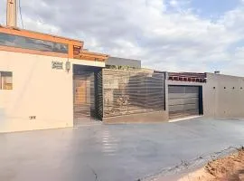 Casa no Jd Oriental, ar condicionado e vaga