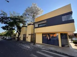 Lindo sobrado no centro, ar cond e vaga