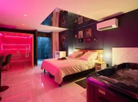 L'Amoria - Suite Romantique moderne avec Jacuzzi & Sauna