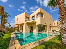 Sumptuous Villa, Heated Pool, 15minutes to City Center, Daily Housekeeping, Private Cook and Chauffeur, Games