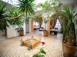 Riad Bacha Mogador - 5 Suites - Petit Déjeuner, cottage in Essaouira