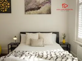 Luxury 5BR House with Jacuzzi plus Gym - 1 BR Garden Self-Contained Suite in Garden -booked separately-