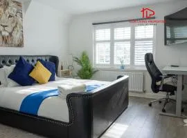 5BR with Jacuzzi and Gym for Contractors Families and Groups