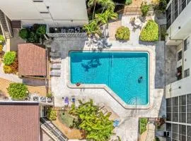 Coastal Condo, Water Views, Fishing Dock & 0.6 Miles to Siesta Beach