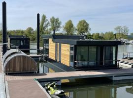 De Maasterp - Watervillage 2 โรงแรมในOphoven