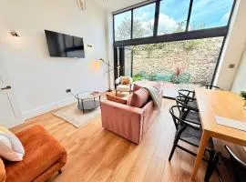 The City Nest - Sleeps 7 - Free Off Street Parking