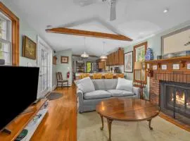 Historic Saugatuck -Walk to Lake Shops and Dining