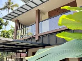 Kailynn Villa - 4BHK Retreat Near Aster & Amritha