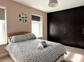 2 Bedroom House Penarth Town Centre