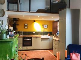 Unique Experience Crete Senesi HILLS, ξενοδοχείο σε Vescona