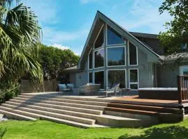 Monterey House by SANA