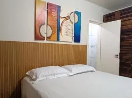 Apartamento térreo com ar condicionado e 2 suítes bem localizado