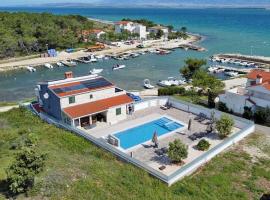 Seaside family friendly house with a swimming pool Vir - 24816, villa in Vir