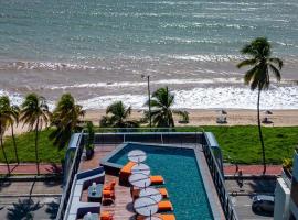 Viva hospedagens - Flat 009 beira mar com Varanda e piscina aquecida, Hotel in João Pessoa